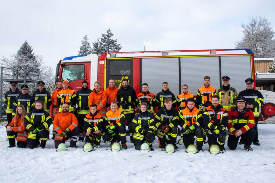 Truppmann Teil 1 Prüfung in Rotenburg - 19 neue Brandschützer im Südkreis