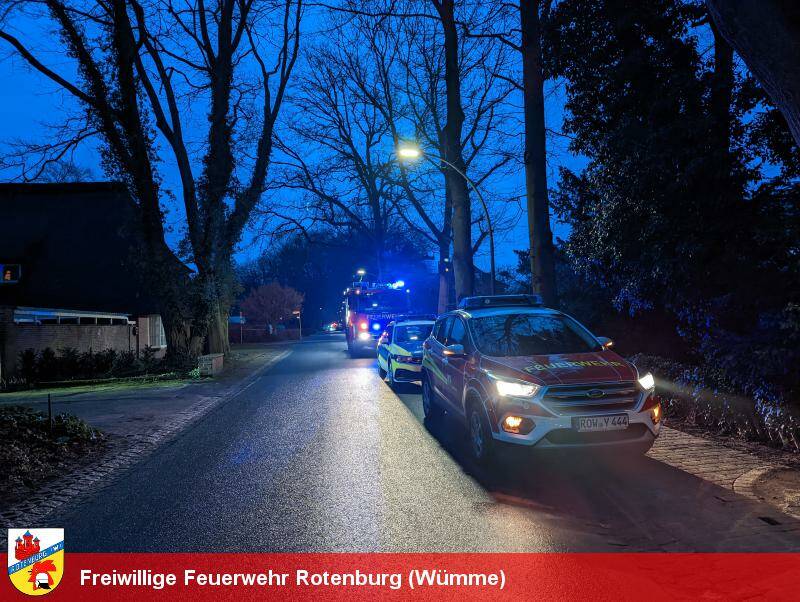 Person hinter verschlossener Tür benötigt rettungsdienstliche Hilfe