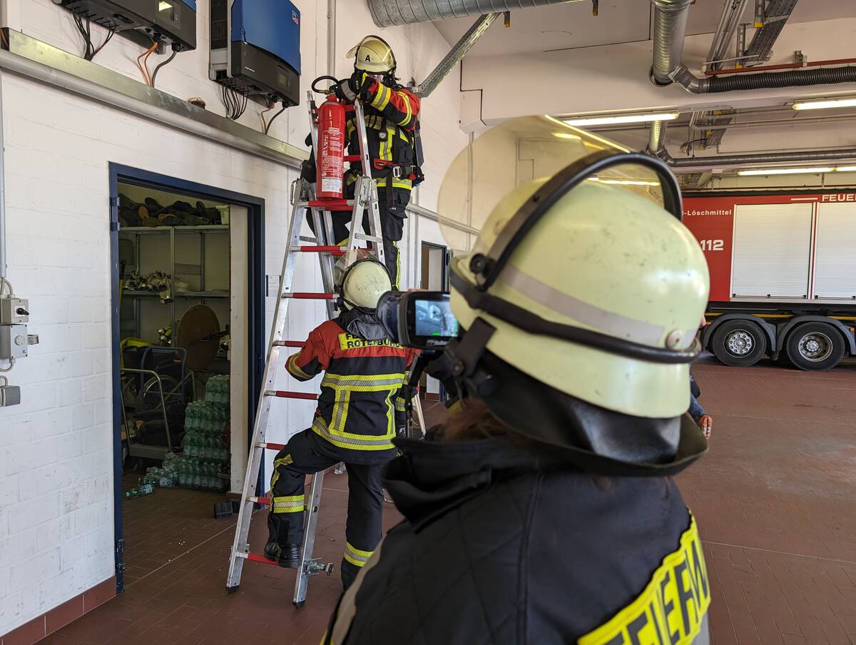 Brennt Spannungswandler im Feuerwehrhaus